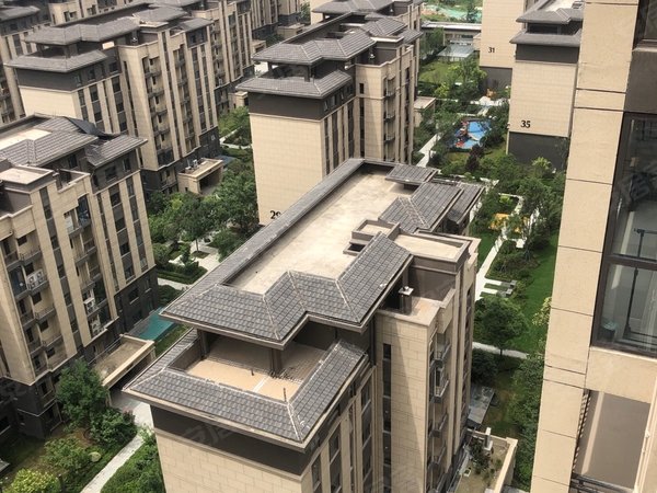 西安高新区科技西路西段碧桂园国湖五号线斗门站口 精装三室两厅两卫