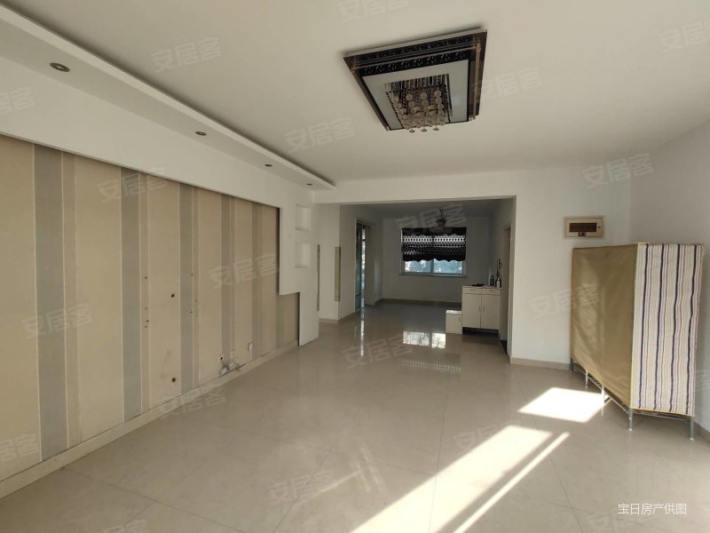 好房推荐凯泽名苑3楼带车库138平带大露台