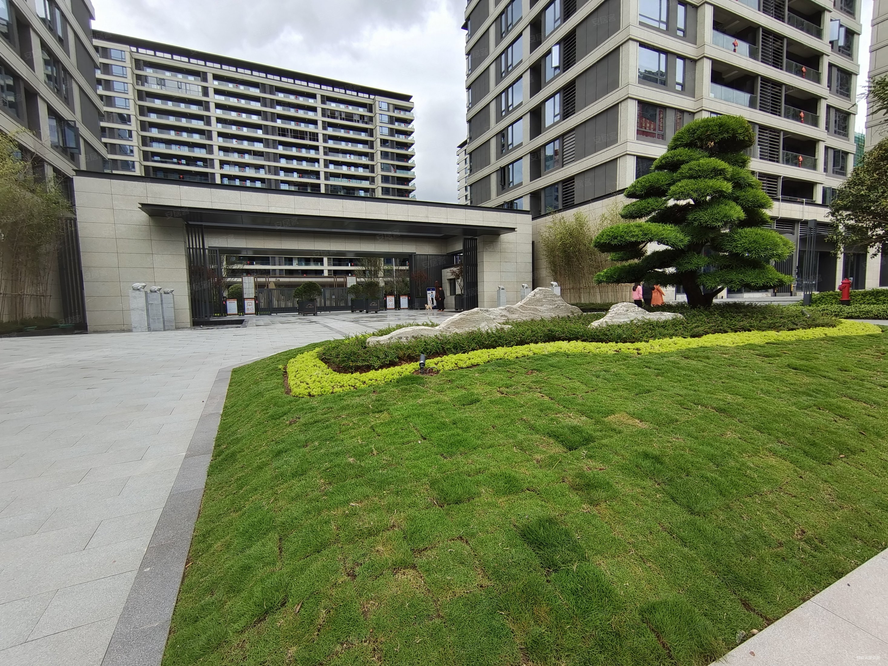 两江曲院风荷3室2厅2卫120.04㎡南北125万