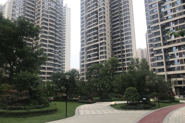 保利大都汇君汇怎么样,保利大都汇君汇周边房产中介经纪人评价-成都
