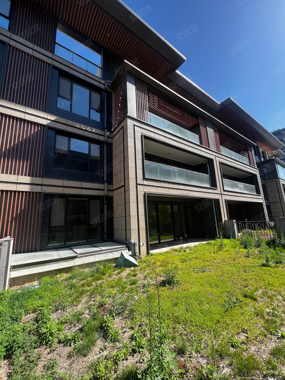 绿地御山台4室2厅3卫220㎡南北583万