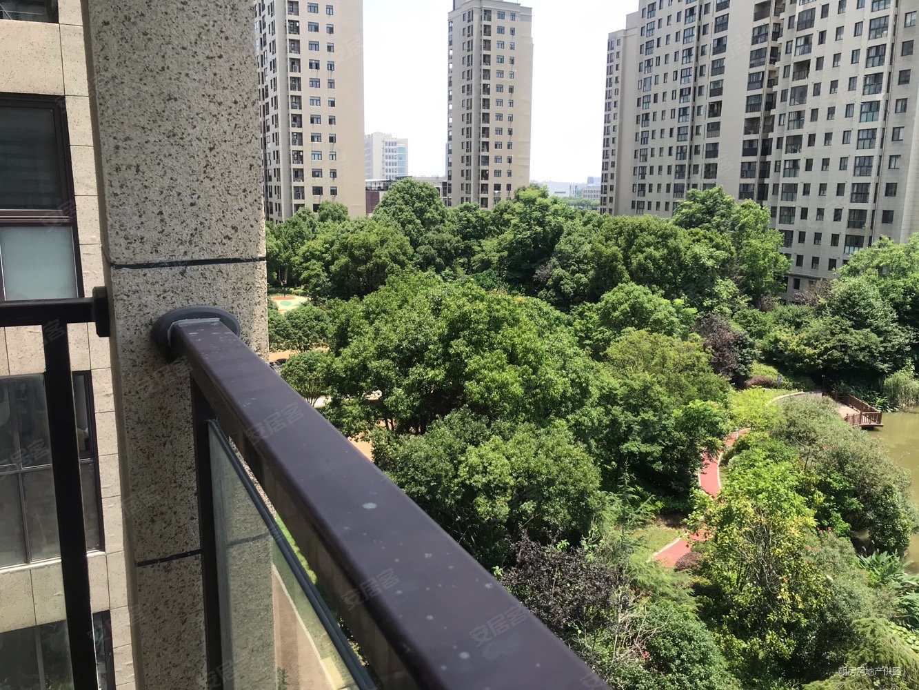 君逸公馆3室2厅2卫136.64㎡南279万