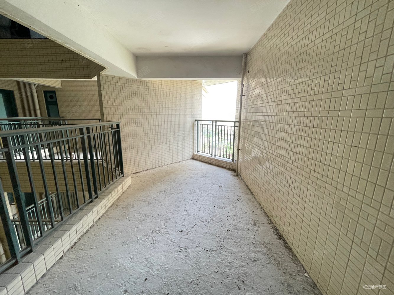 近珠海广生 雅居乐约克郡南向毛坯三房两卫 带10平方空中露台