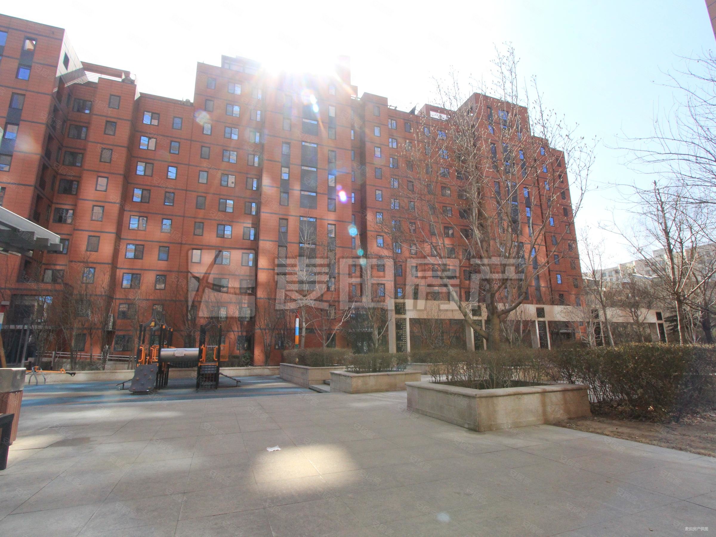 冠城名敦道(b区)3室2厅2卫168㎡南北2180万