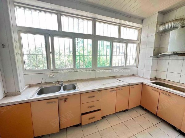 济南历城七里河新龙家园新龙家园 3室2厅2卫 南北通透 156平 精装修