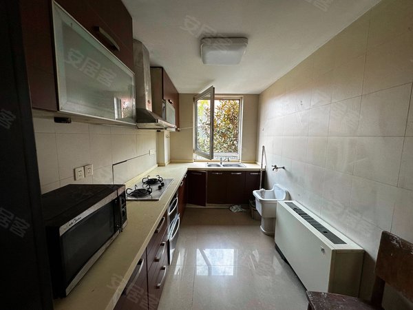 上海嘉定安亭安亭新镇兴苑新镇兴苑大两房采光充足 近永辉超市步行即