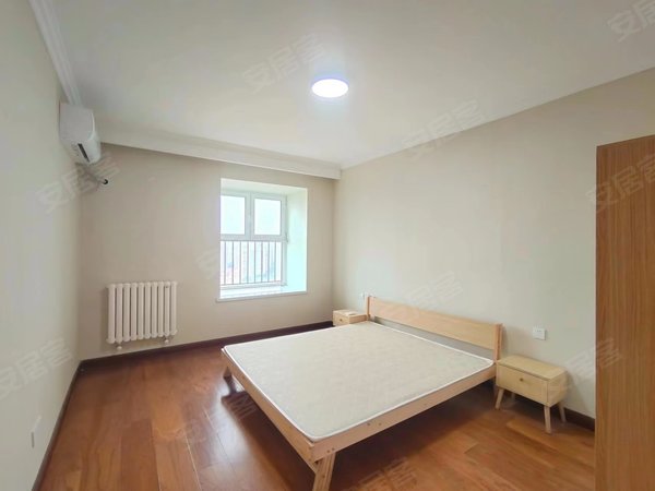 青岛黄岛薛家岛慧公馆(公寓住宅)慧公馆套二2500 精装 家具家电全