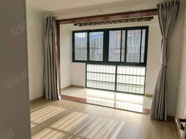 青岛市北浮山后埠西花园埠西花园 3室2厅1卫 120平 1楼 精装4000元月