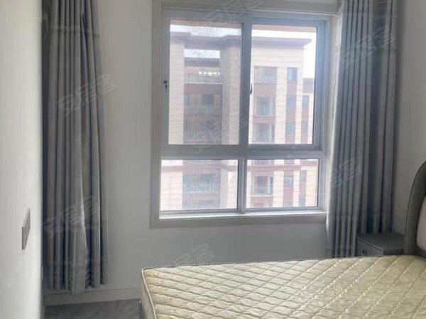 急租城南一中淮海花园699月 精装三室  南北通透 电梯房