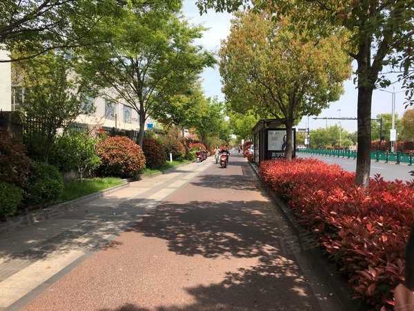 苏州吴江运东山湖花园弘雅苑山湖六区电梯房119平三房二厅二卫,中等