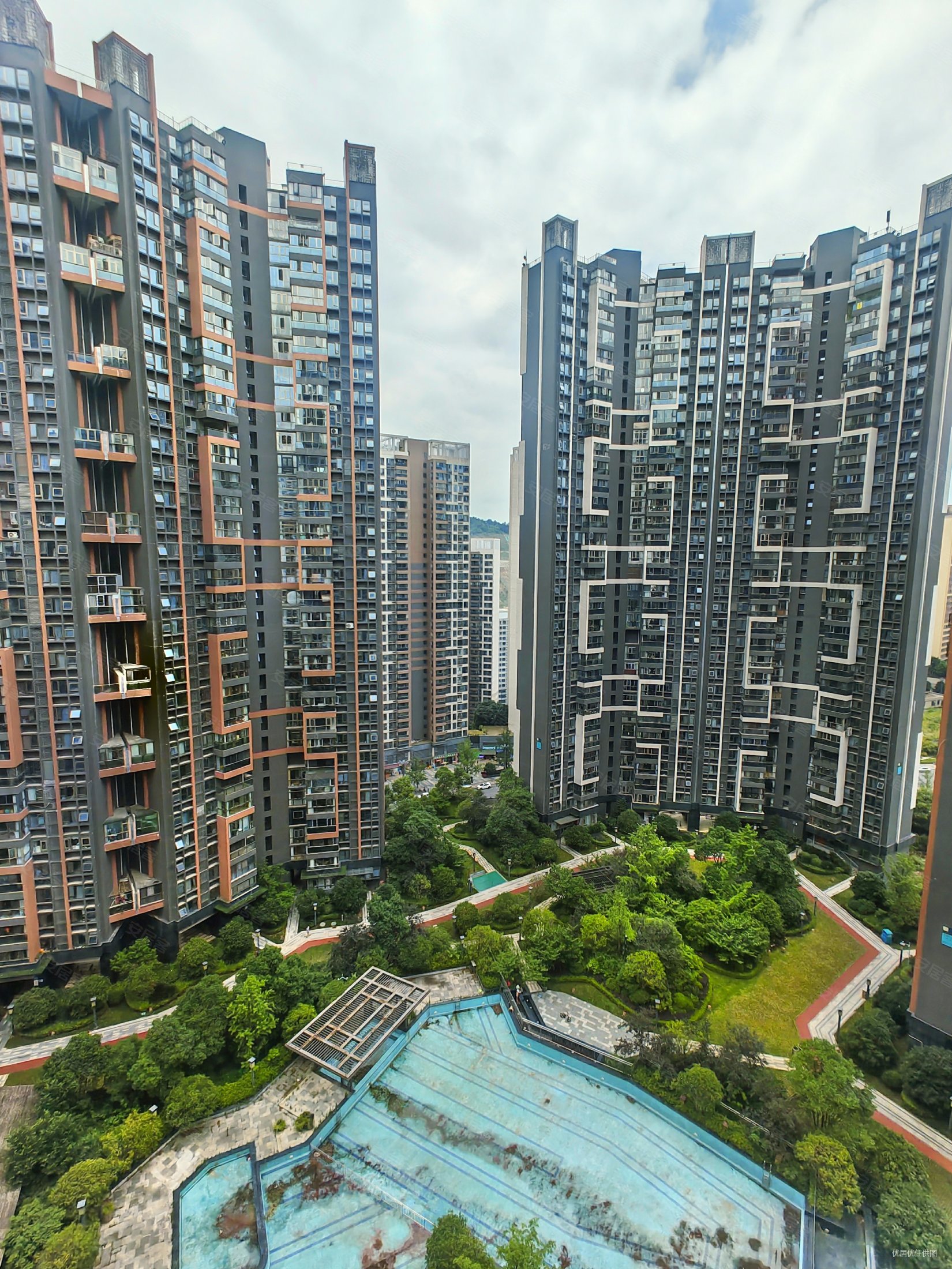 未来方舟d15小区带泳池 110平毛坯4房 阳台看泳池 安静,中天未来方舟d