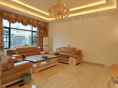 长沙宁乡金洲区碧桂园山湖城 高品质装修别墅  适合工作室及自住出租房源真实图片