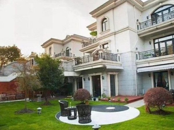 上海闵行金虹桥虹桥高尔夫别墅虹桥高尔夫别墅独栋占地二亩,花园集中