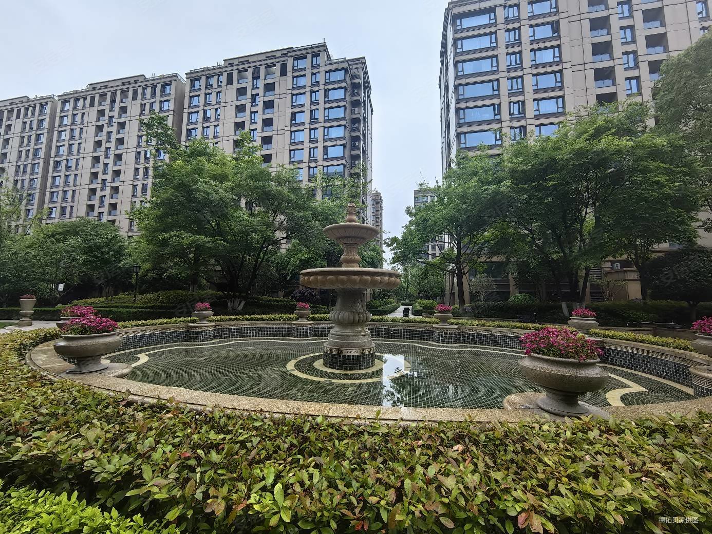 美哉美城 毛坯随性装修 赠送40方 紧邻印象城 邻近地铁口