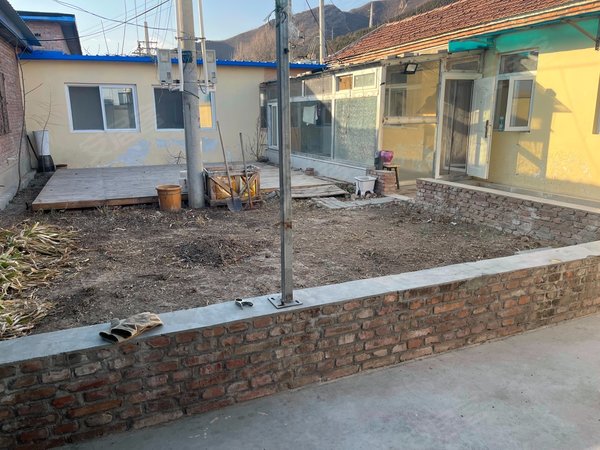 北京昌平南口南口别墅南口响潭村的平房院子出租,不进村路边上,环境特