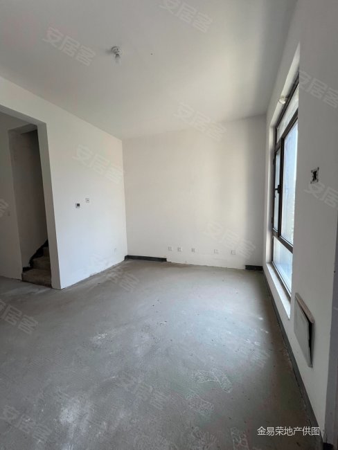 绿地海域香颂(别墅)3室2厅1卫137㎡南北105万