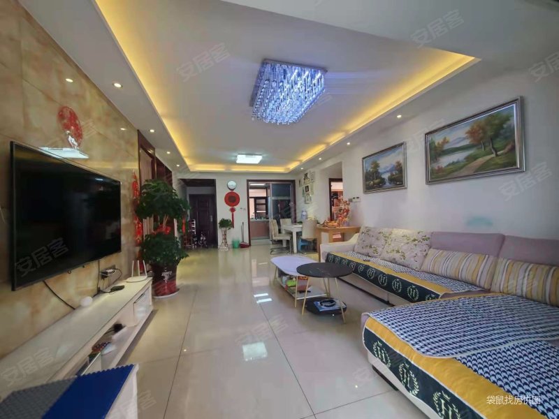 绿都万和城三区四室两厅精装修房东诚心出售