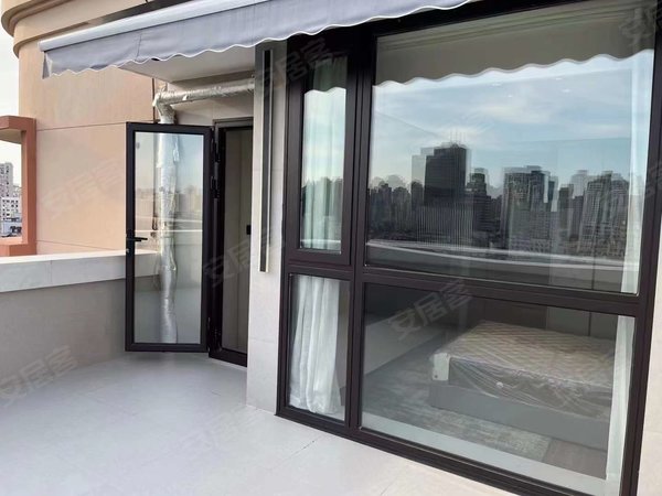 上海长宁中山公园碧云公寓中山公园板块 现代简约装修 超大落地窗顶楼