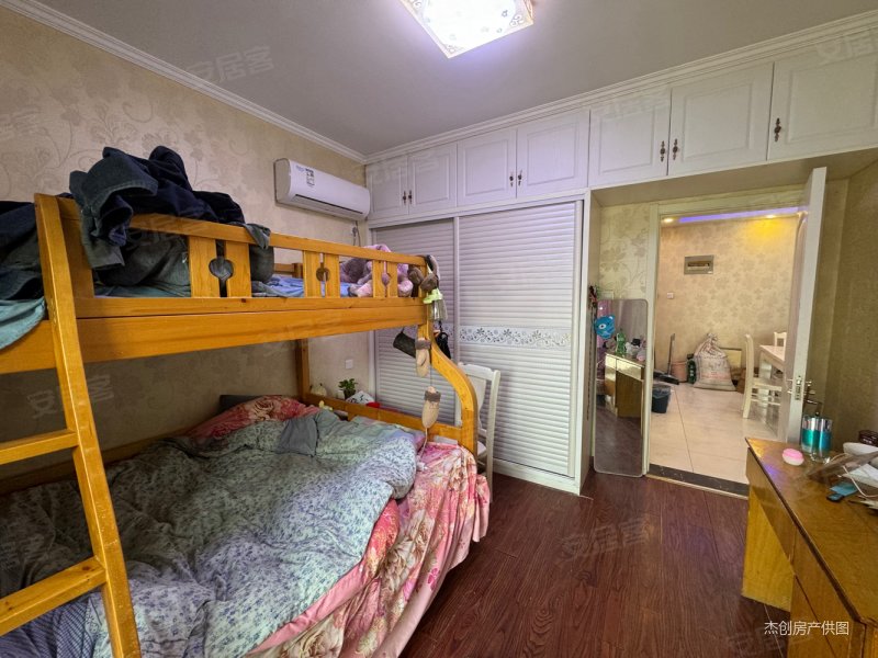 出售临湖雅苑两室两厅精装采光无遮挡价格美丽