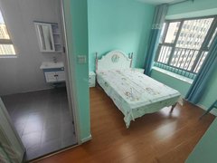 青岛城阳高新区主卧独卫 智能空调 费用全包 金茂悦北五区 览秀城 世贸52出租房源真实图片