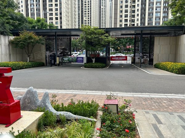 昆明官渡新螺蛳湾俊发观云海云悠苑螺蛳湾地铁口云悠苑两房带车位随时