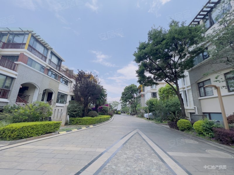 房产网>昆明二手房>西山二手房>滇池度假区二手房>海埂明珠观海别墅>