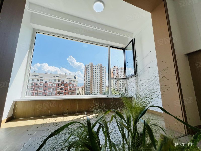 西北山万盛家园二期住人三楼原木精装双阳台三室小区中间