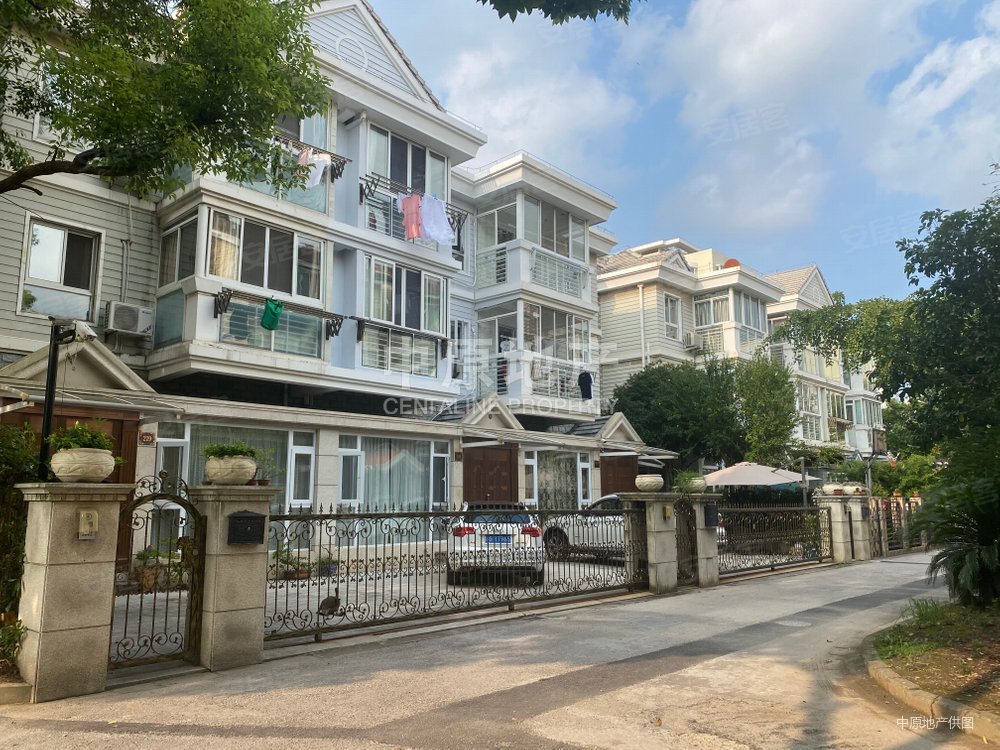 主卧朝南,独栋别墅,繁华地段,精装修,大开间,南郊花园(西区)二手房