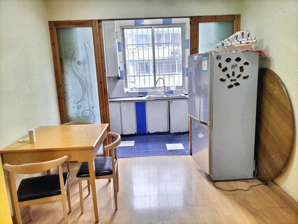 金华婺城婺城江南南滨花园世贸旁 轻轨口 有小区 两室两厅带阳台 拎包