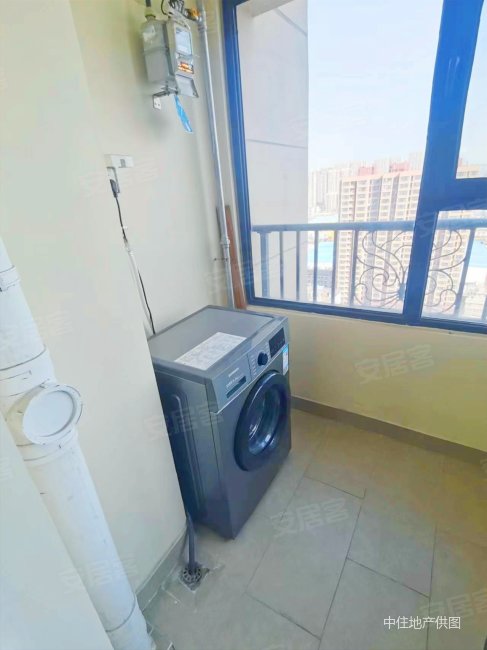 济南大学 次新房 有车位 地下室 精装可拎包入住,恒大睿城二手房,99万