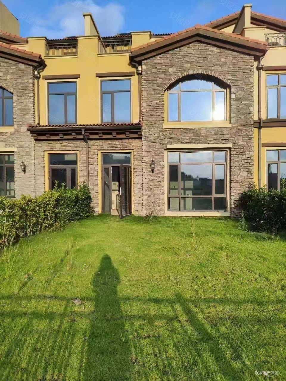 湖山半岛花园 可以做六到七房,金地三千府(别墅)二手房,348万,7室2厅