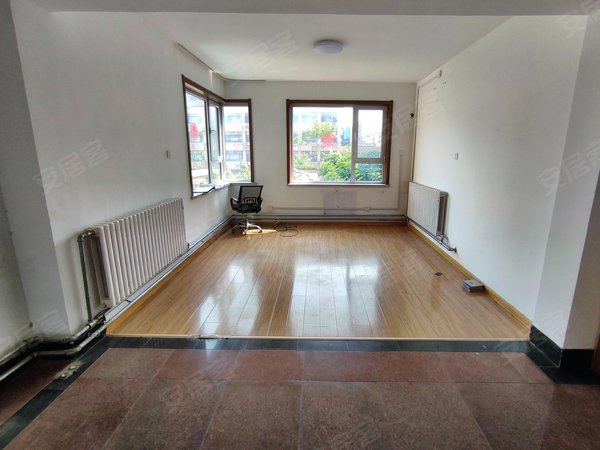 济南市中七里山紫宸大厦居民楼玉函路济大路路口 3层小楼出租 停车