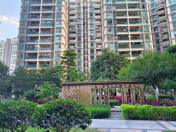 广州花都新区岭南公馆仅租1500元 岭南公馆马鞍山地铁口大润发旁电梯