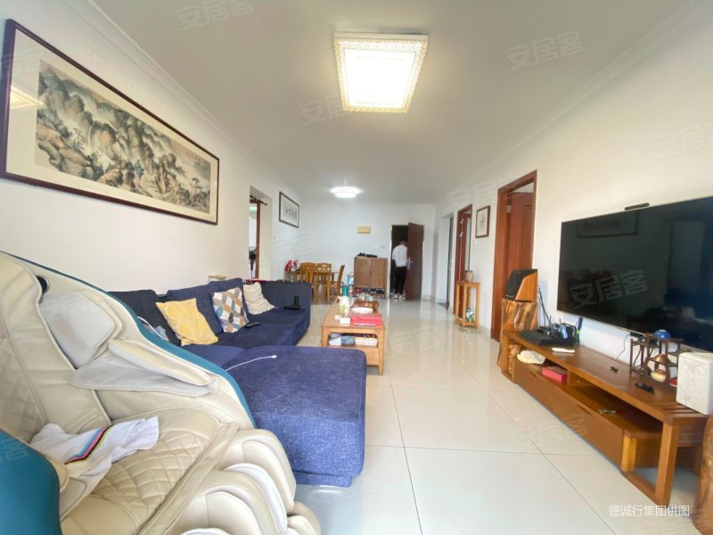 坚真花园3室1厅1卫106.74㎡北558万