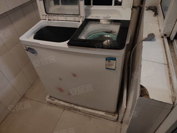 济宁高新区火炬路润景园火炬路900元两室沙发床衣柜洗衣机冰箱热水空调油烟机燃气灶暖出租房源真实图片
