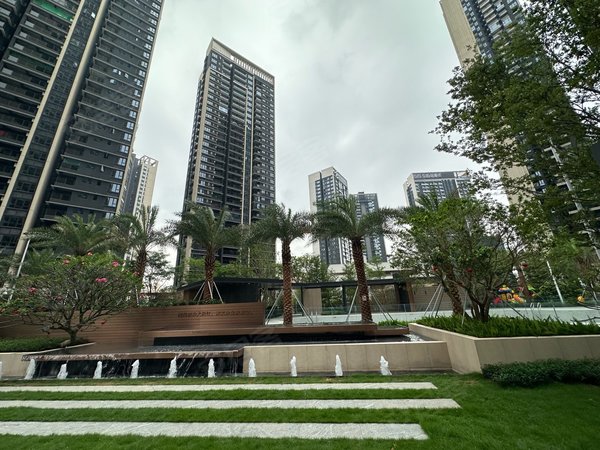 深圳光明光明勤诚达正大城悦园勤诚达正大城 大三房空房招租,可配家私