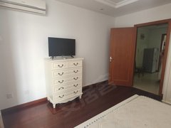 海门海门市区海南路步行街财富广场精装一室一厅一卫 可月付 设施齐全 拎包入住出租房源真实图片