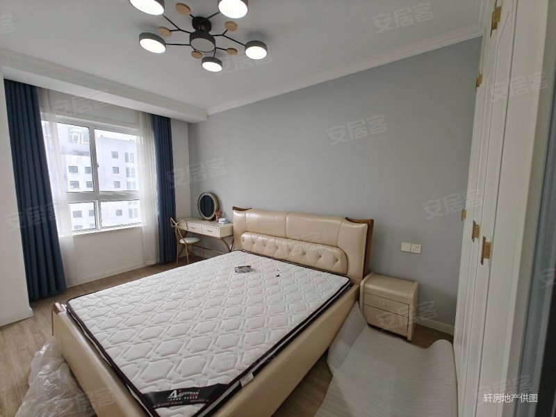 钟吾壹号101平三室精装修几乎未住69万各税随时看房