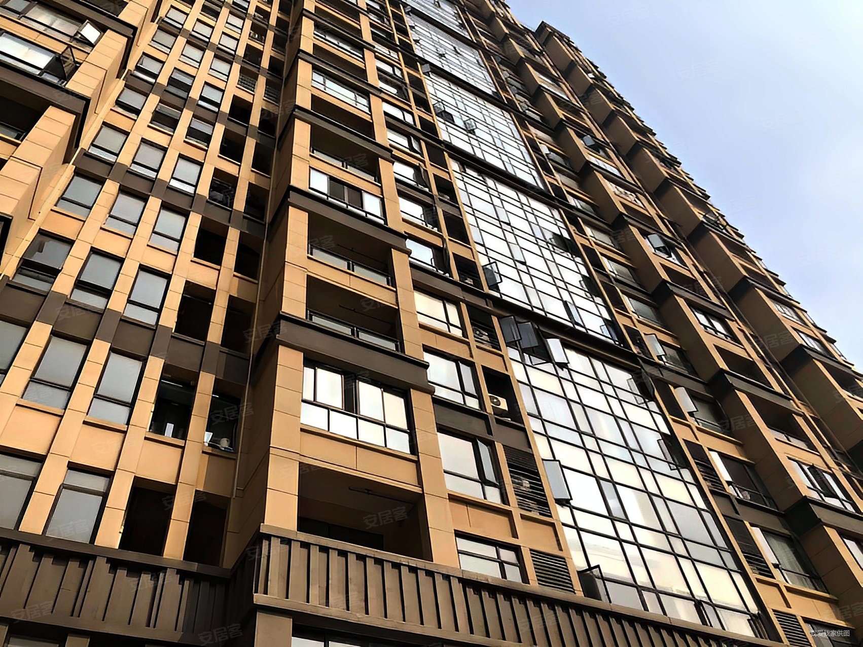 湾里中心区域 产证在手 单身公寓 15w低价贱卖,合一中央城二手房,25万