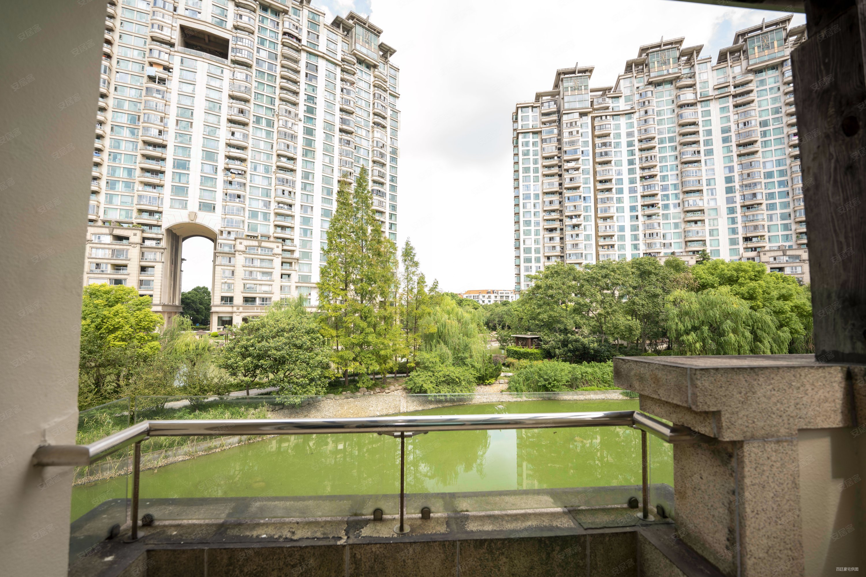 世茂湖滨花园别墅