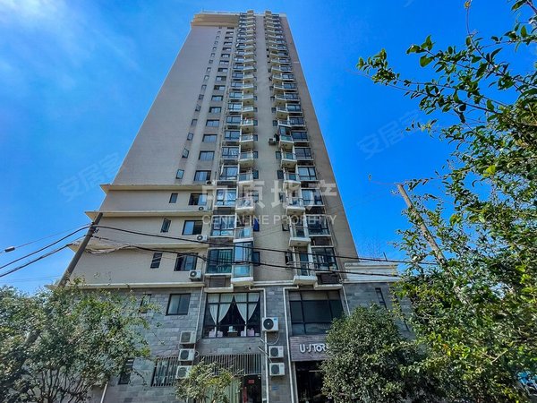 上海虹口四川北路金象大厦3号线东宝兴路地铁边上 电梯高区精装修一房