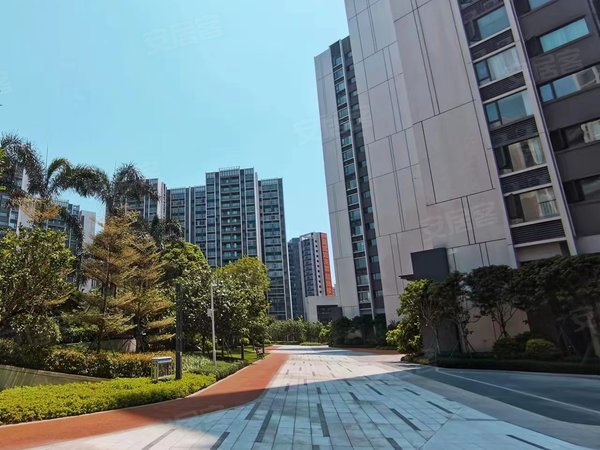 广州花都镜湖大道越秀臻悦府(复式)越秀臻悦府 4室2厅2卫 环保省心