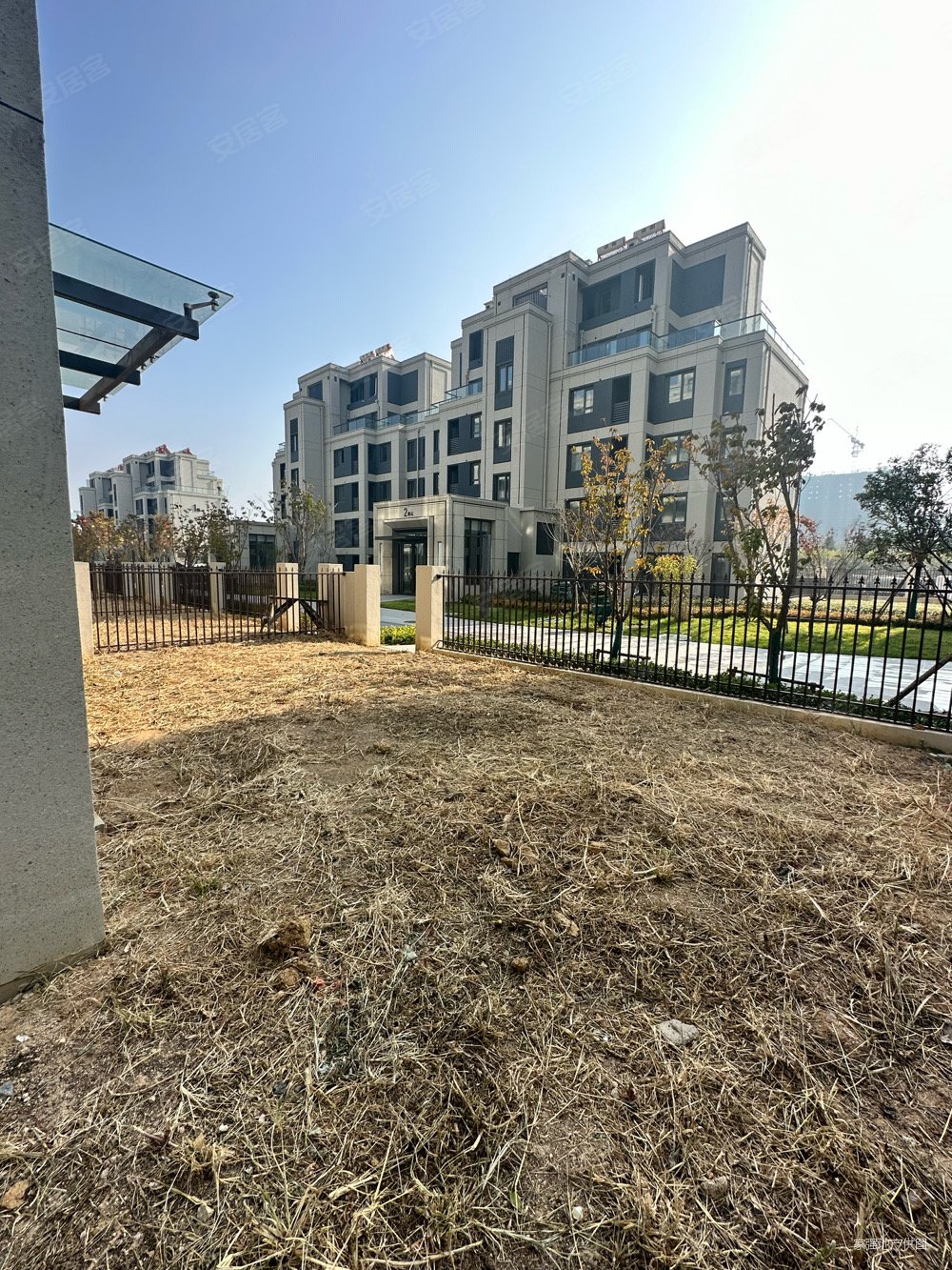 鲁昊棠琳湾叠拼别墅带大院子送56米地下室近商圈