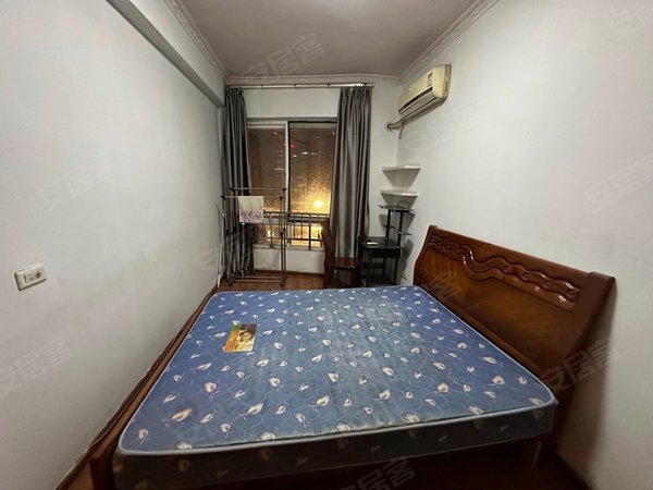 重庆江北五里店龙庭蓝天苑五里店一室一厅1500 干净整洁 近轻轨200米