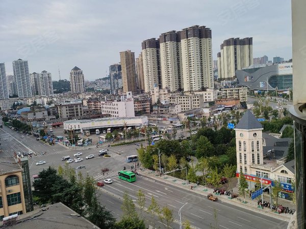 昆明安宁安宁市区柳树花园c区吾悦旁 得胜楼上 精装修 2室2厅1卫 电梯