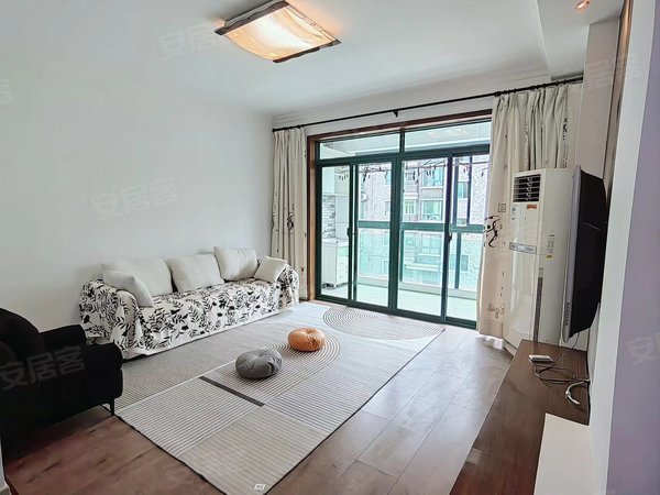 湖州安吉县递铺竹贤山庄竹贤山庄城中心住宅带车位，电梯3楼采光好，大阳台，干净卫生出租房源真实图片