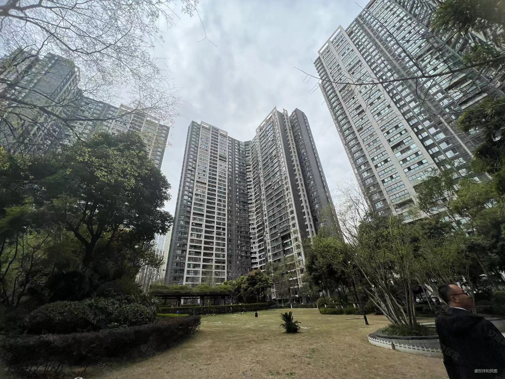 华韵天府4室2厅2卫89.4㎡西南228万