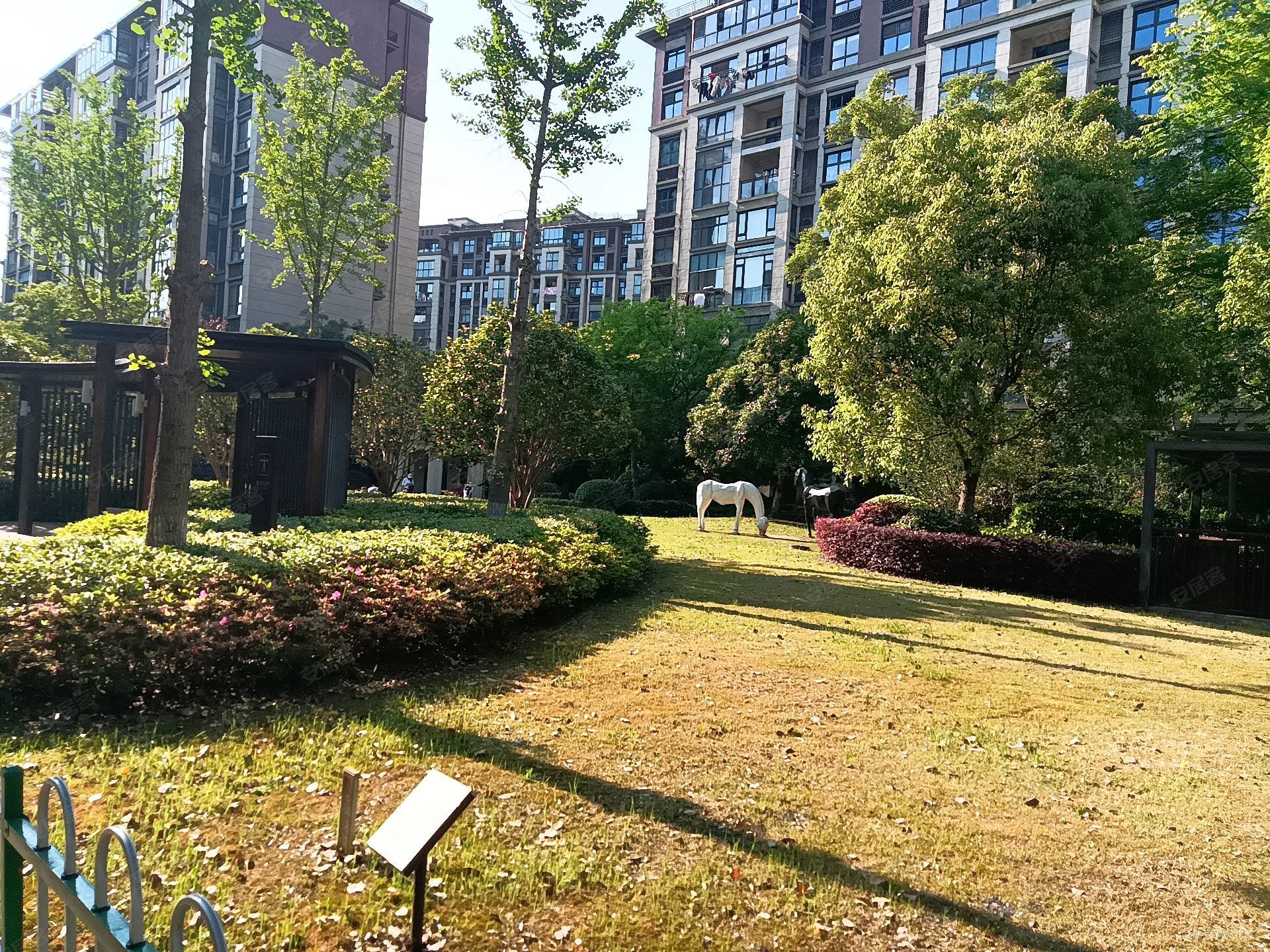 林泉雅舍多层电梯洋房 南北通透毛坯4房 视野开阔 看房方便