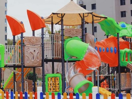 5公里是宜佳旺购物广场 往西1公里是保定第二中心医院生活配套社区内