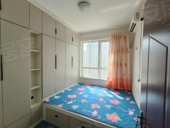海辰家园一室精装修拎包有空调年租1.1万，有钥匙